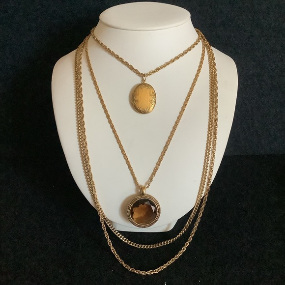 Vintage Goldette picture locket necklace. - Picture 1 of 6